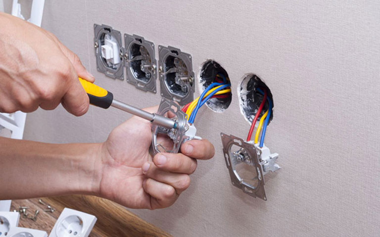 علت روشن شدن فازمتر روی سیم ارت